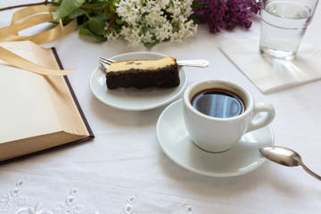 Obraz na płótnie Canvas Morning coffee with cheesecake