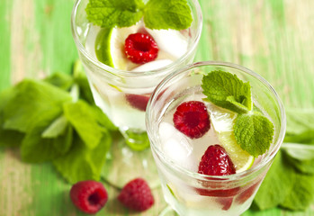 Raspberry lemonade with lime and mint