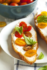 Croissant with tomato, basil and cream cheese