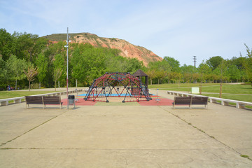 zona infantil en un parque público