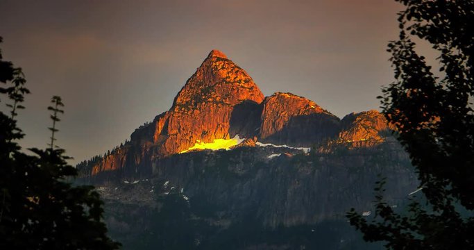 4K Mountain Peak Time-lapse Sunset Zoom, Squamish, Vancouver, British Columbia