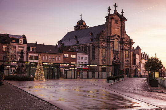 Rainy morning on Veemarkt in Mechelen