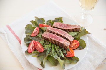 Steak mit Kartoffeln und Spargel 