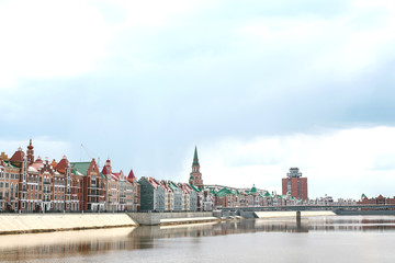 Obraz premium Yoshkar-Ola, Russia - April 30, 2016: Bruges Quay in the city of Yoshkar-Ola in Russian copy of the waterfront in the city of Bruges in Belgium