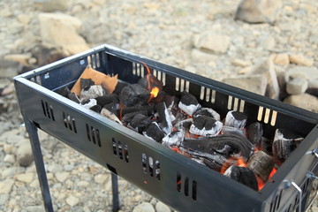 バーベキューでの炭火の準備