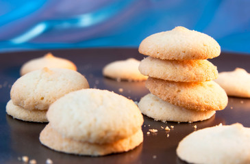 Cookies on the dark brown plate on the blue background