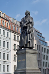 Fototapeta na wymiar Statue des Martin Luther in Dresden