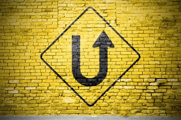 Ziegelsteinmauer mit U-Turn Graffiti