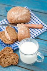 Naklejka premium fresh healthy milk and bread