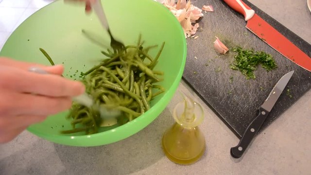 302 - parsley and garlic green beans
