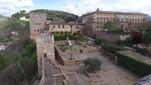 Granada, Andalusia, Spagna - Aprile 17, 2016: Alhambra vista panoramica sulla citt&agrave; di Granada (Ultra High Definition, UltraHD, Ultra HD, UHD, 4K, 2160P, 3840x2160)