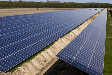 Solaranlage an der Autobahn - Solarstrom