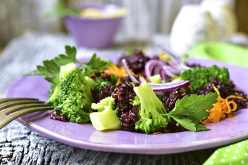 Salad with black rice,carrot and broccoli.