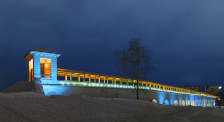 Rostokino aqueduct, Moscow. / Night photo of Rostokinskiy aqueduct with illuminated. The bridge length is 356 m.