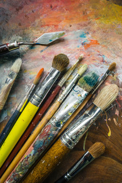 Artist's equipment: paintbrushes, palette knife and palette.
