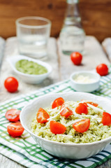 Pesto rice with tomatoes and cheese