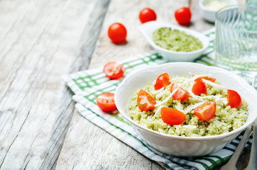 Pesto rice with tomatoes and cheese