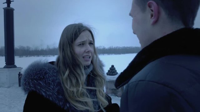 Man tries to justify his being late for date. Girl attacks him.