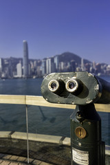 香港ビクトリアハーバーの双眼鏡