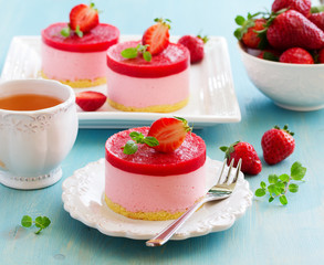 Strawberry cake with berry jelly.