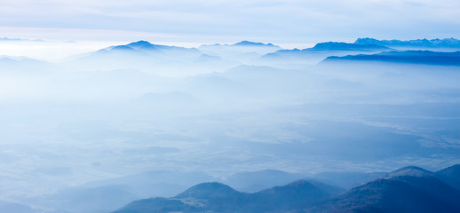 Fototapeta premium blue foggy mountain landscape