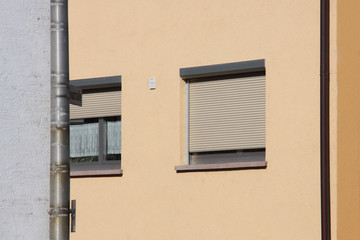 Fenster in älterem Wohnhaus
