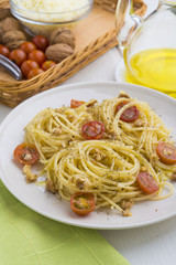 Spaghettis with ingredients