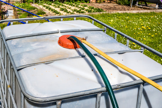 Wasser Container im Garten