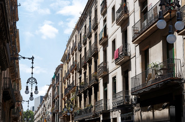 Fototapeta na wymiar rue et Immeubles de Barcelone