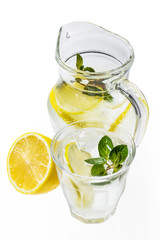 冷たいレモンウォーター　 delicious lemon and cold water