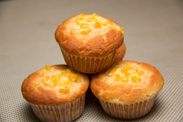  thai tea cake on stand