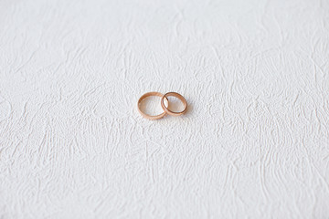 Fototapeta na wymiar Wedding rings newlyweds