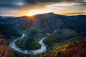 Foto auf Acrylglas Fluss Frühlingssonnenaufgang entlang des Flusses Arda, Ostrhodopen, Bulgarien