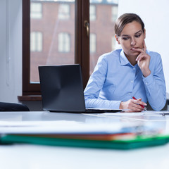 Fototapeta premium Businesswoman sitting at the desk