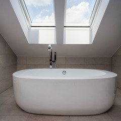Urban apartment - attic bathroom