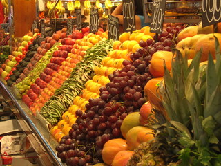 野菜市場　果物市場　色とりどり　マーケット　ディスプレイ