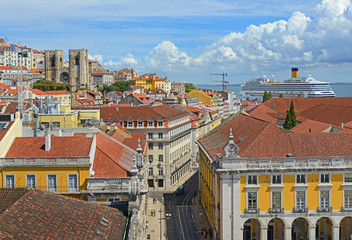Obraz premium Blick über Altstadt und Rua Alfandega / Lissabon, Portugal