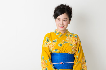 浴衣を着た女性