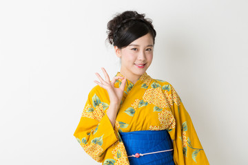 浴衣を着た女性