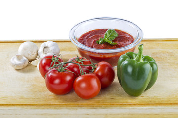 tomato sauce with ingredients for pizza