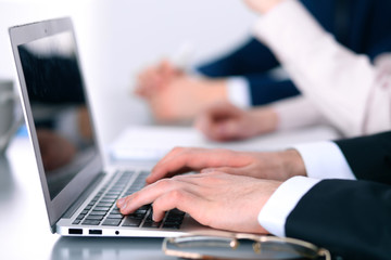 Obraz premium Group of business people working together in office