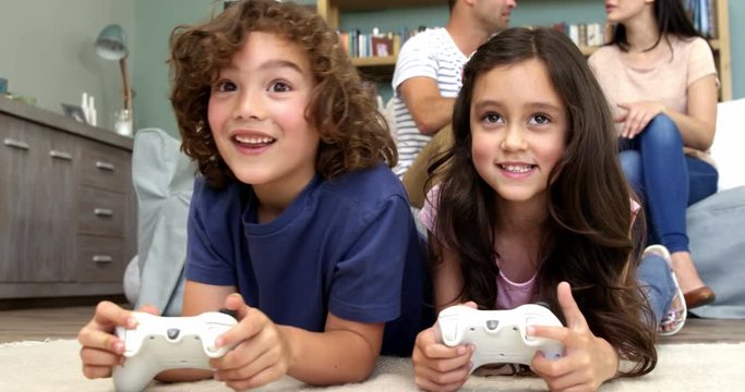 Children are playing video games