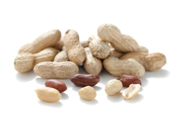 peanuts with shell and nuts