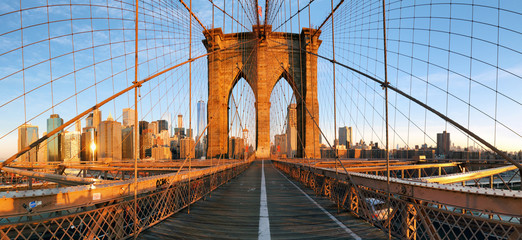 Brooklyn bridge panorama in New York, Lower Manhattan - obrazy, fototapety, plakaty