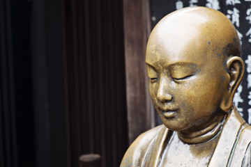 Fototapeta na wymiar The Nade Botoke sculpture in Senso-ji Temple, Tokyo