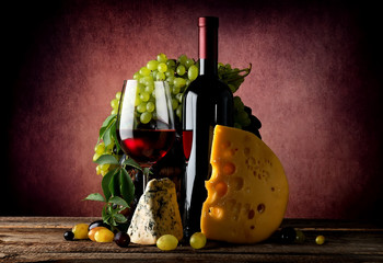 Cheese and wine © Givaga