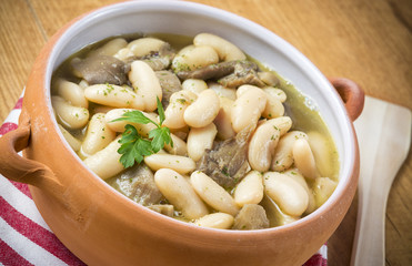 Cocinado alubias con setas