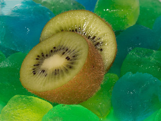 kiwi with ice 