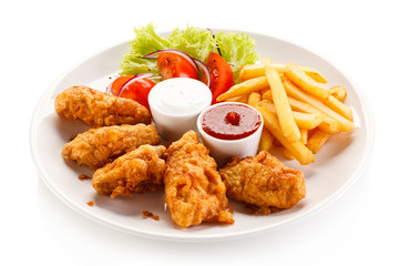 Fried chicken nuggets and vegetables 