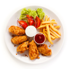 Fried chicken nuggets and vegetables 